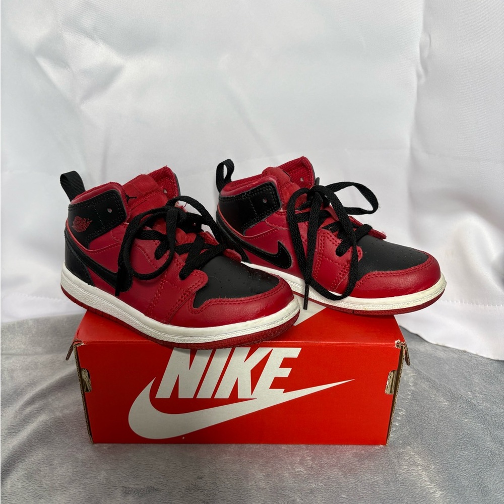 Nike Kids Black and Red Sneakers